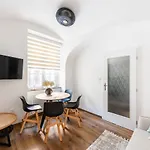 Apartment George
